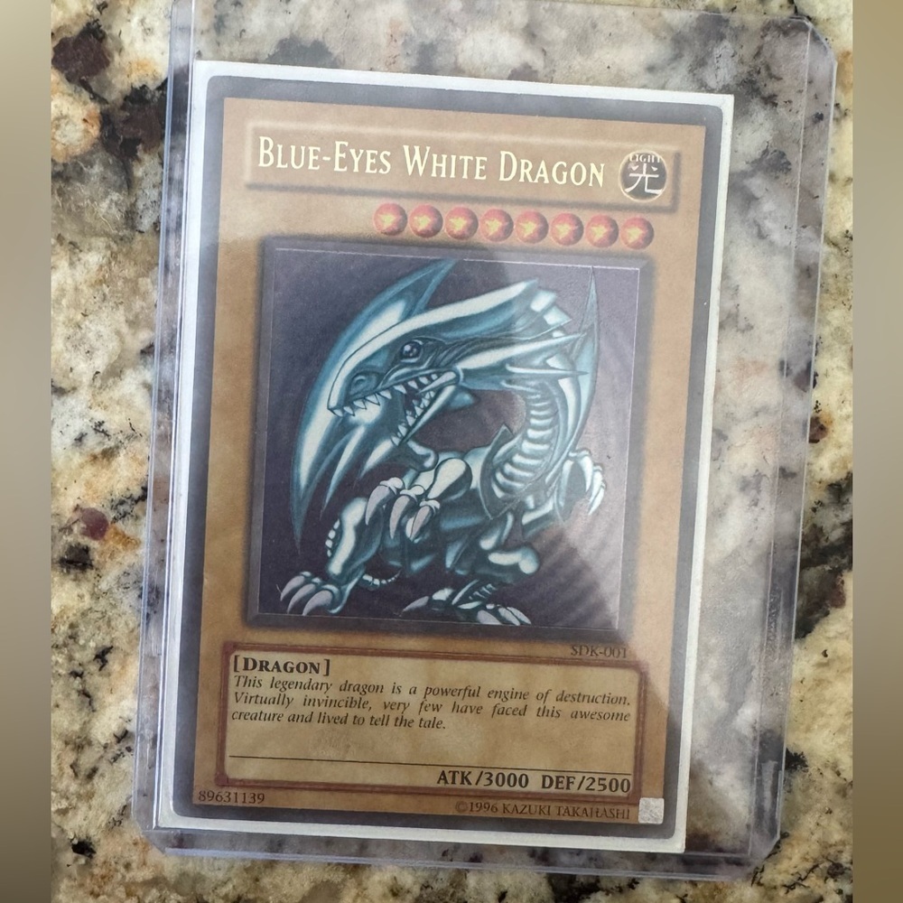 Blue-Eyes White Dragon Trading Card Set - Picture 5 of 12